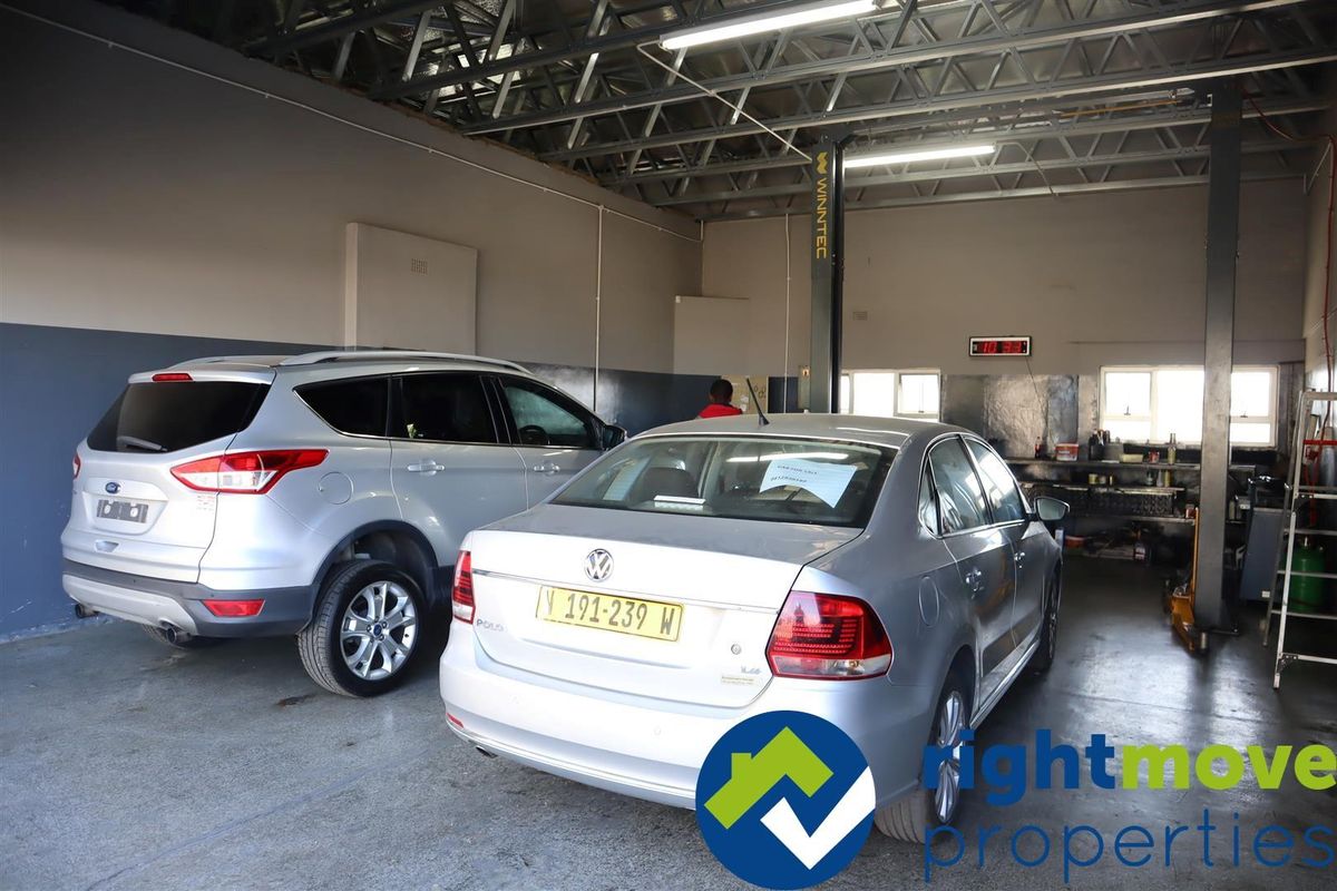 Business premises that’s Perfect for workshop or panel beater. Easily accessible. - Photo 4
