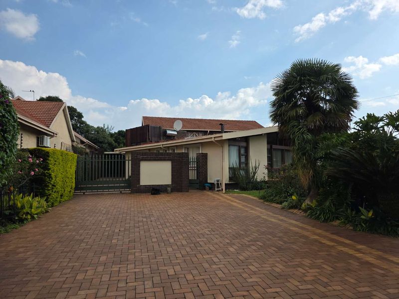 A True Gem in Horison Park with Residential and Business rights. - Photo 6