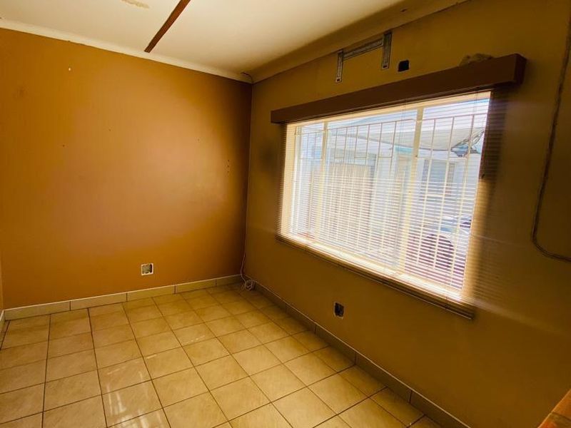 HOUSE FOR SALE IN HOCHLAND PARK - Photo 5