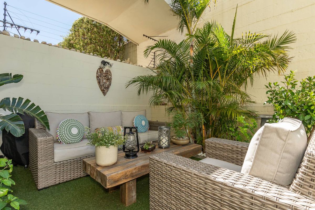 Charming Coastal Retreat with Private Outdoor Oasis - Photo 5