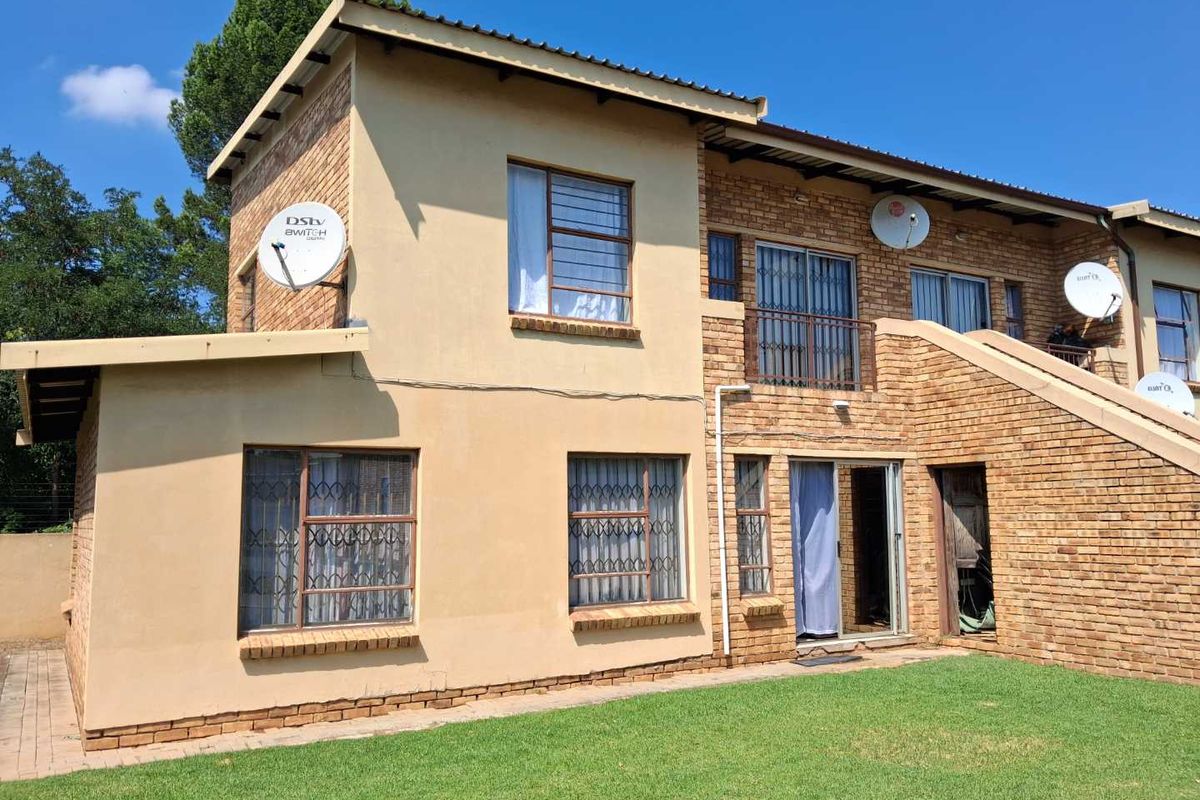 3 Bedroom Flat For Sale in Bonanne - Photo 2