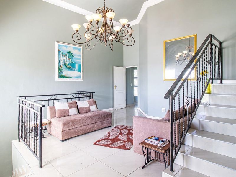 4 Bedroom Freestanding Home in a Secure Estate in Northcliff - Photo 4