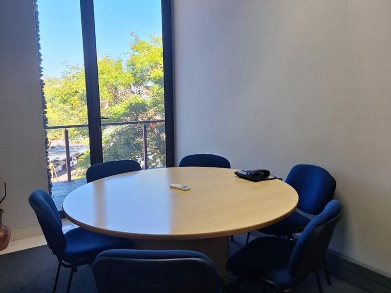 TO LET - Office in Windhoek Central - Photo 2