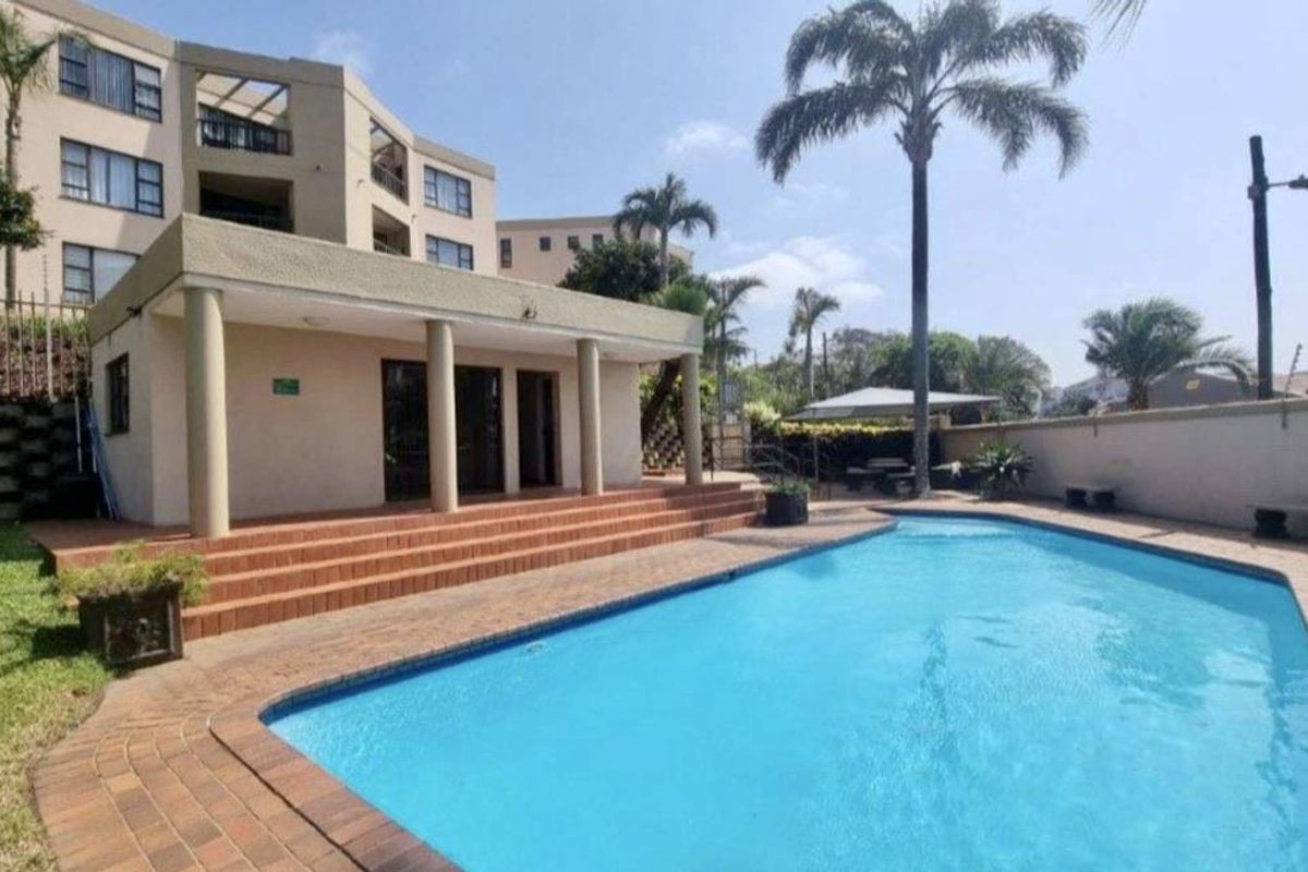 Hendra - Luxurious 3-Bedroom Apartment in The Shades, Umhlanga Rocks For Sale - Photo 2