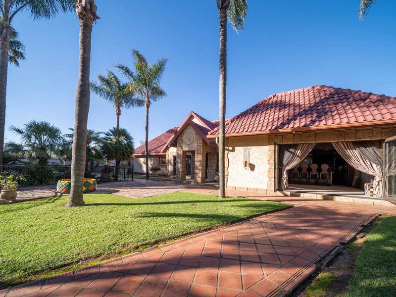 An Extensive and Versatile Classic Family Home in Beautiful Rynfield Estates - Photo 7