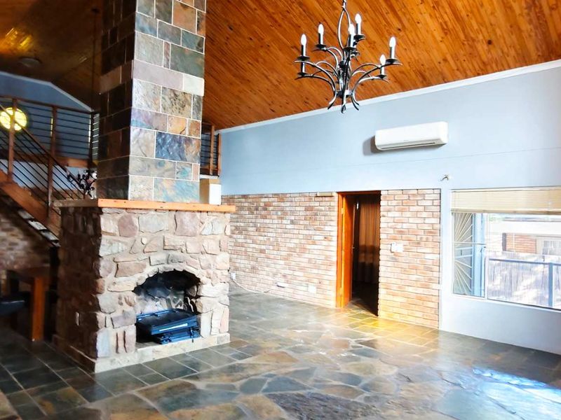 Immaculate Gem: Comfort, Style, and Functionality! - Photo 7