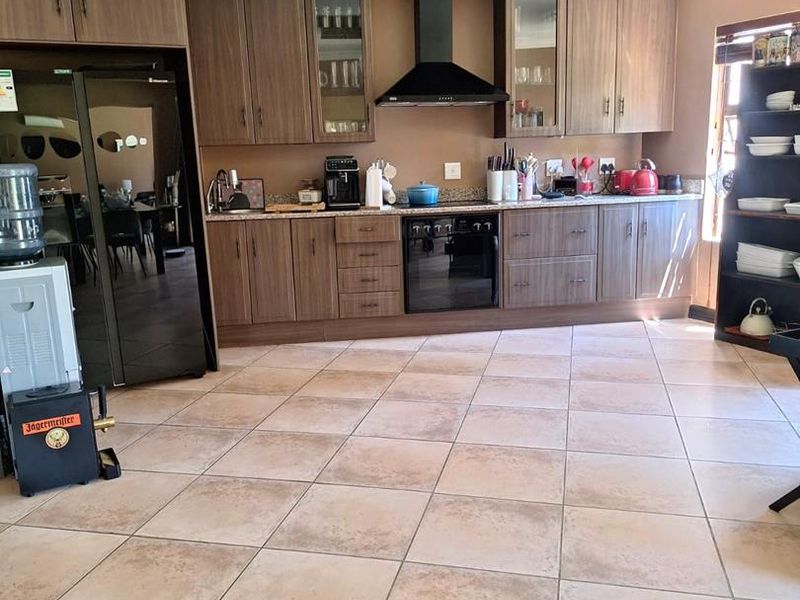 4 Bedroom Family Home To Rent Melodie Hartbeespoort - Photo 4