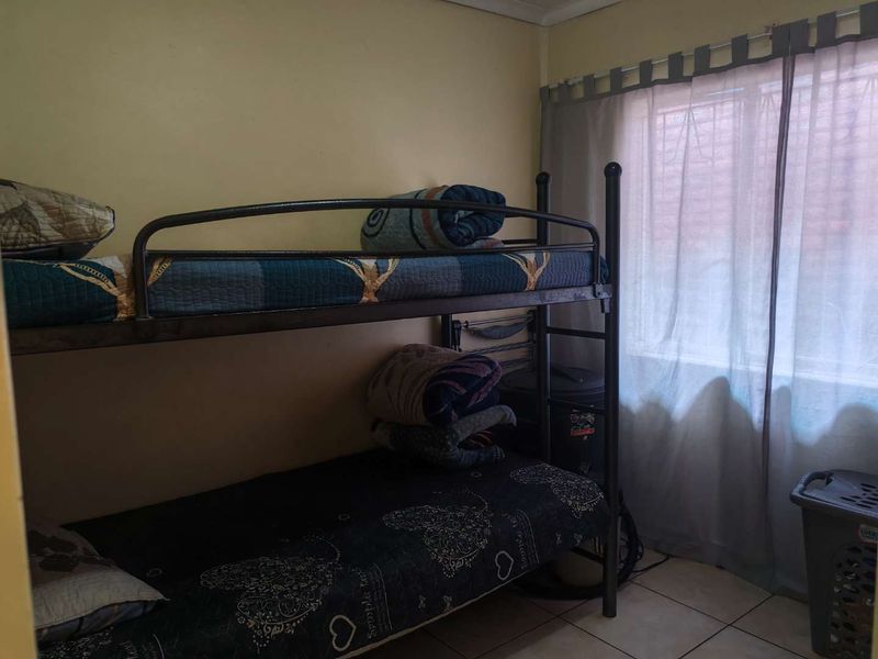 Stylish Home with 3 Beds, Outbuilding & Bachelor Unit Included - Photo 9