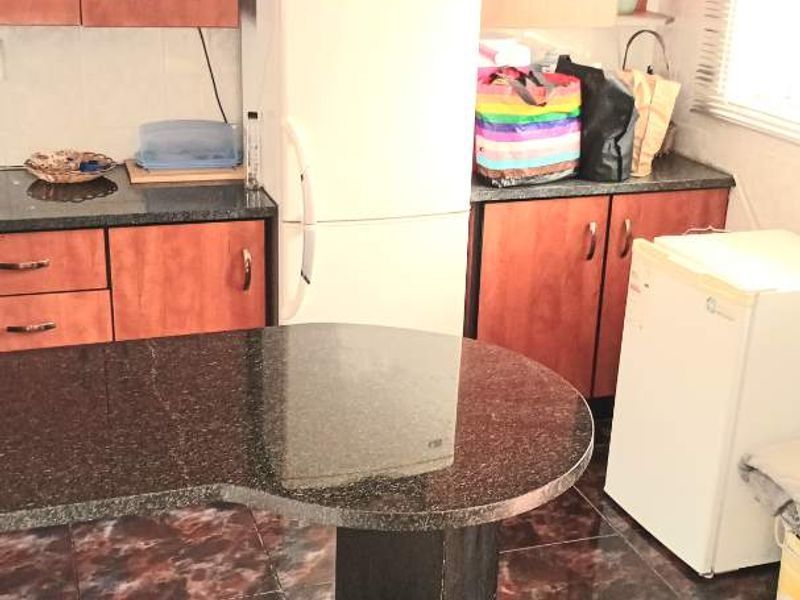 Spacious 3 Bedroom Apartment - Photo 5