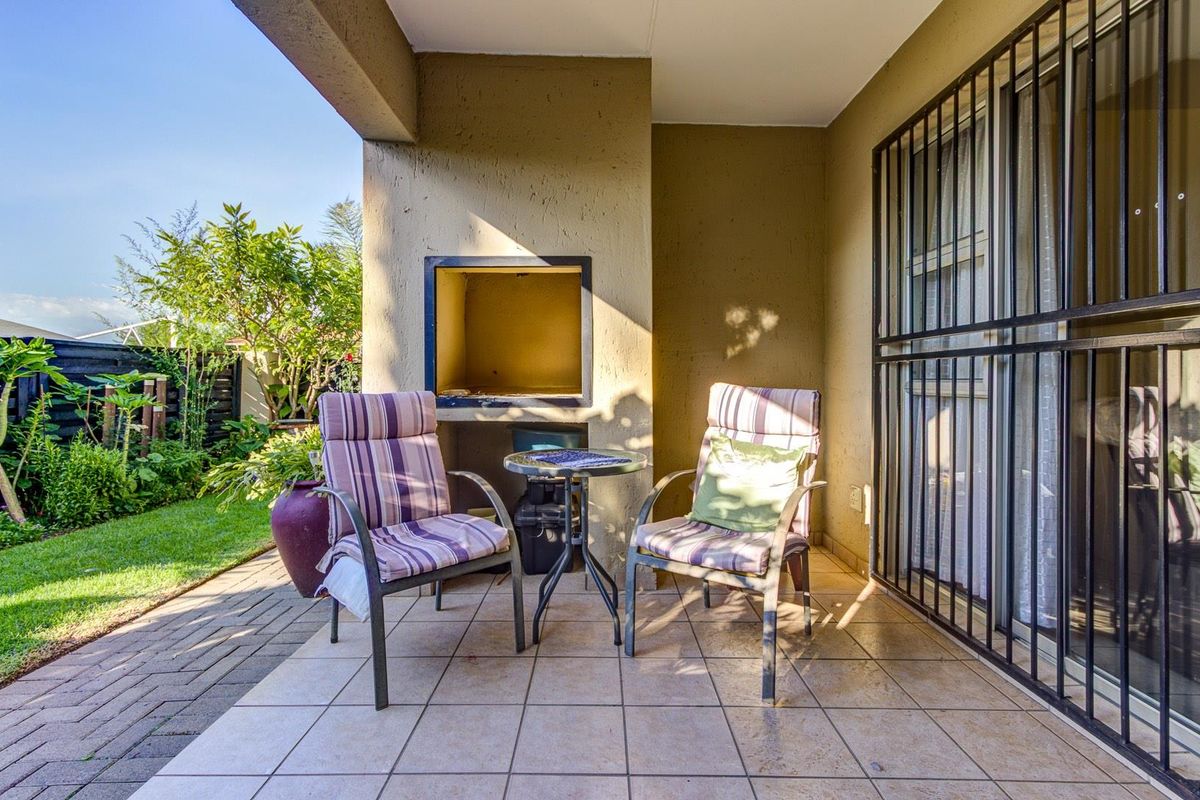 SUNNY AND SECURE GROUND FLOOR UNIT IN FAIRVIEW - Photo 4
