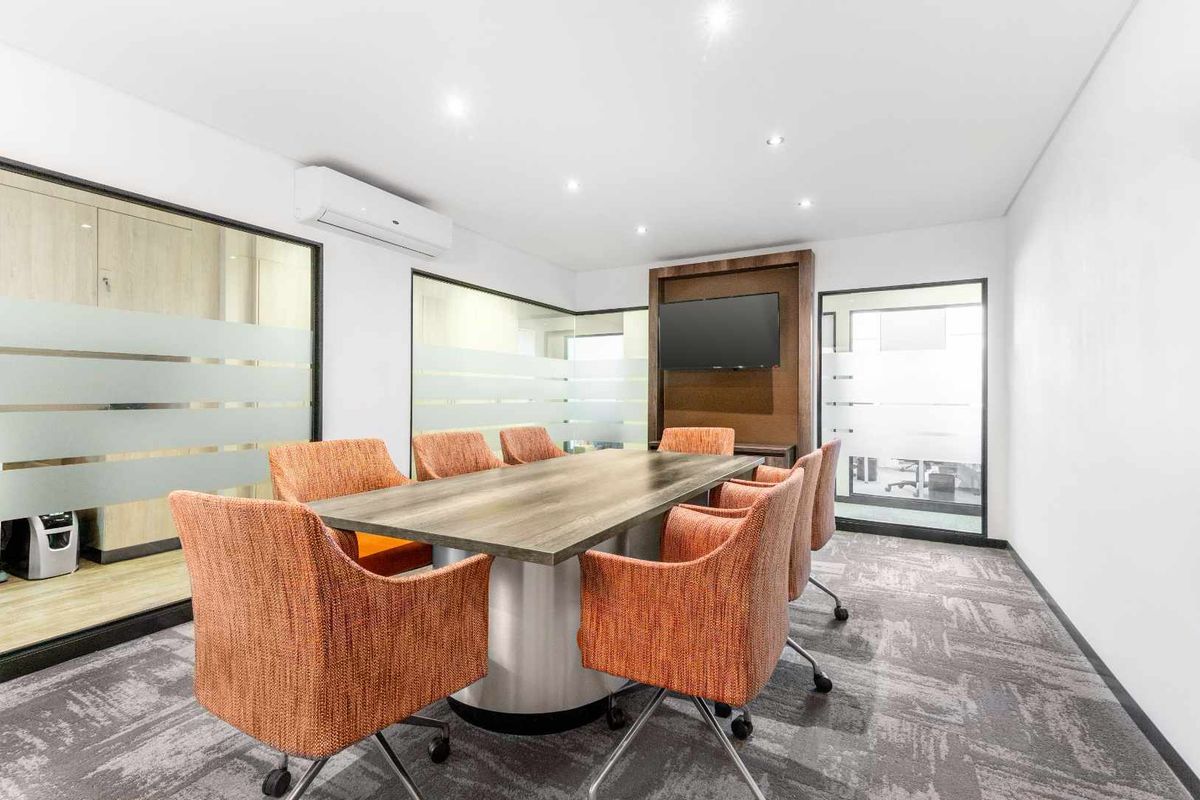 Find office space in Regus Uni Park for 5 persons with everything taken care of - Photo 5