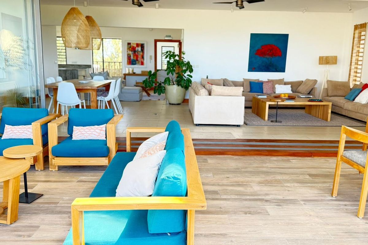 Beachfront Luxury Living with Panoramic Ocean Views - Photo 3