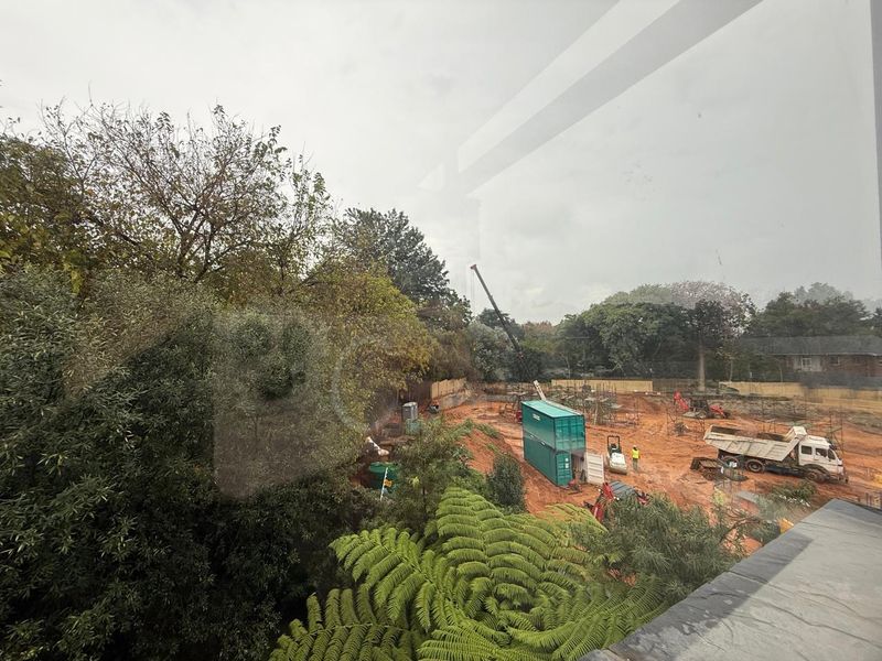 Prime Office Space Available in a Prestigious Building - Photo 7