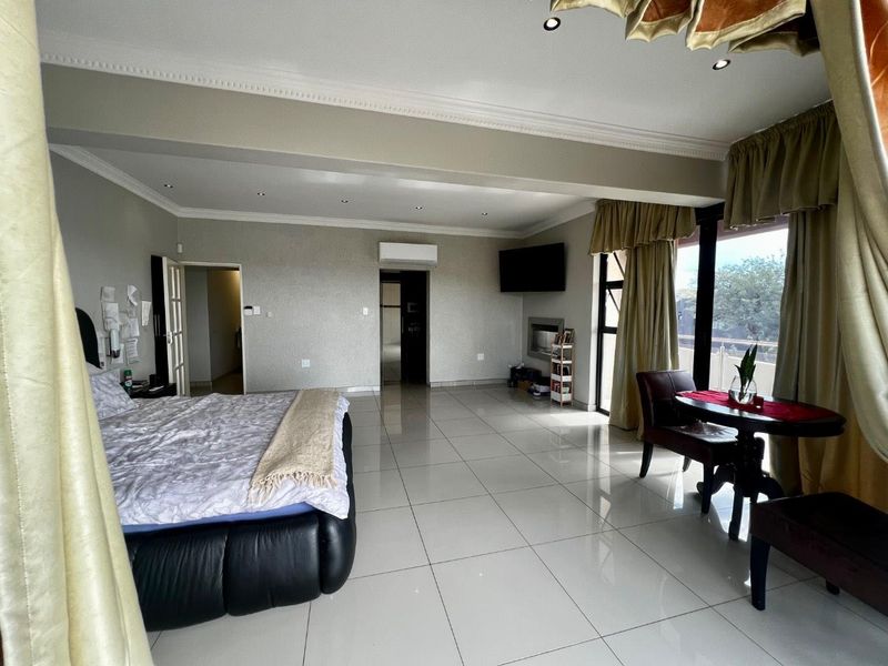 Spacious Modern House - Photo 5