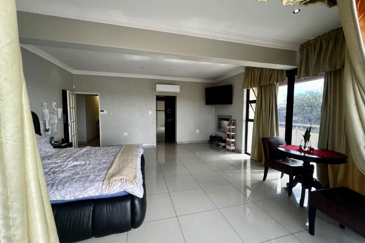 Spacious Modern House - Photo 5