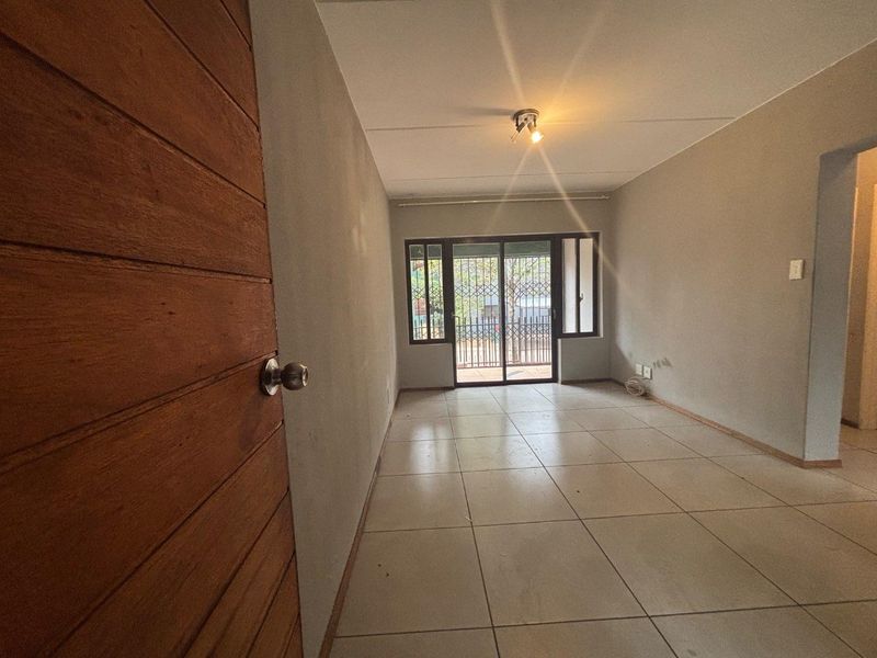 2-Bedroom Ground-Floor Apartment with Private Garden - Photo 2
