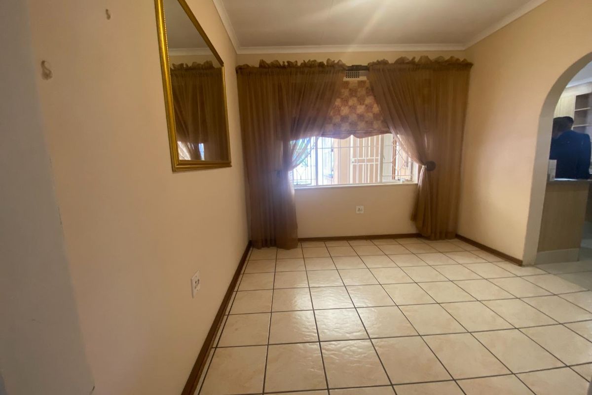 Spacious Family Home for Sale - Photo 5