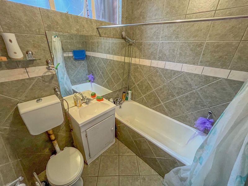 2 Bedroom Apartment / Flat for Sale in La Montagne - Photo 8