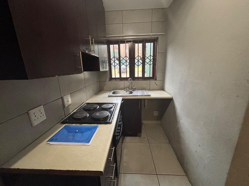 2-Bedroom Ground-Floor Apartment with Private Garden - Photo 6