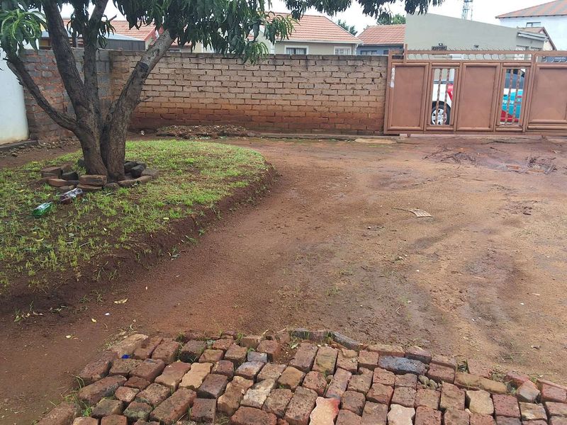 2 Bedroom House For Sale - Photo 5