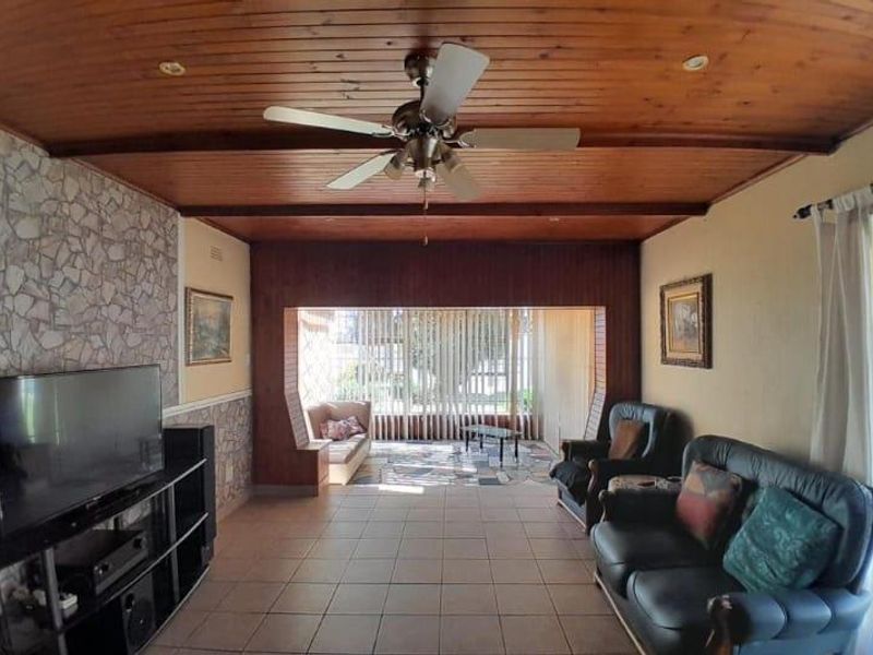 6 Bedroom House for sale in Rewlatch Johannesburg - Photo 9