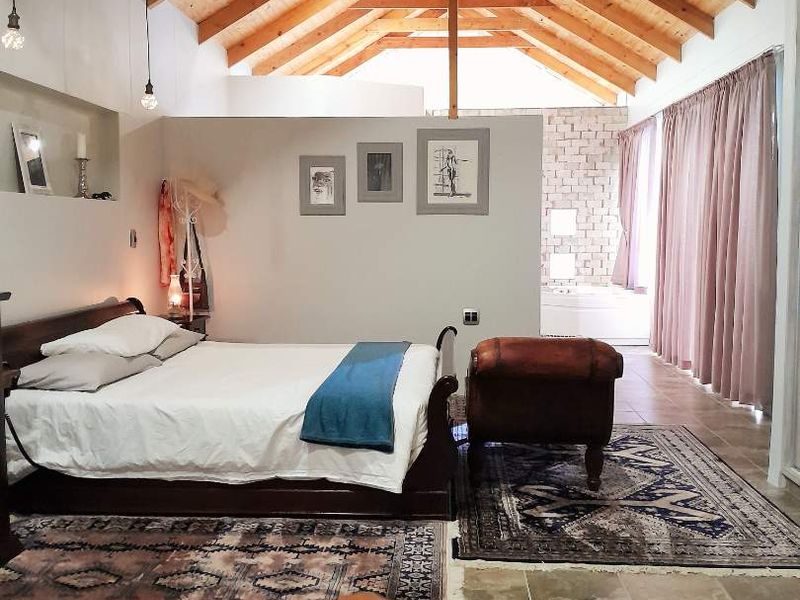 We offer this extraordinaire house for sale in Henties Bay. - Photo 4