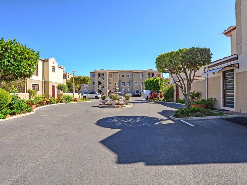 Comfortable Living in Secure Villa Rustica - Photo 2