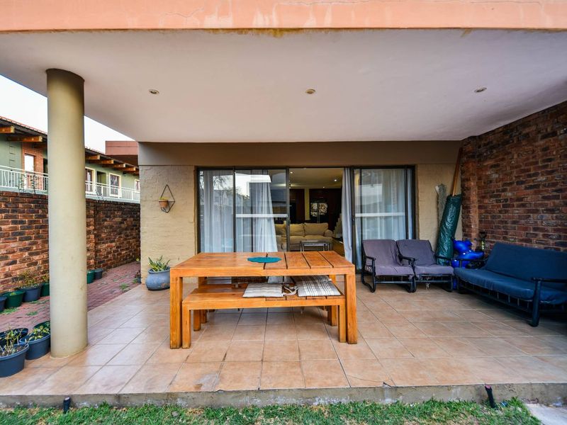 Modern 3-Bedroom Simplex in Secure Olympus Estate - Photo 2