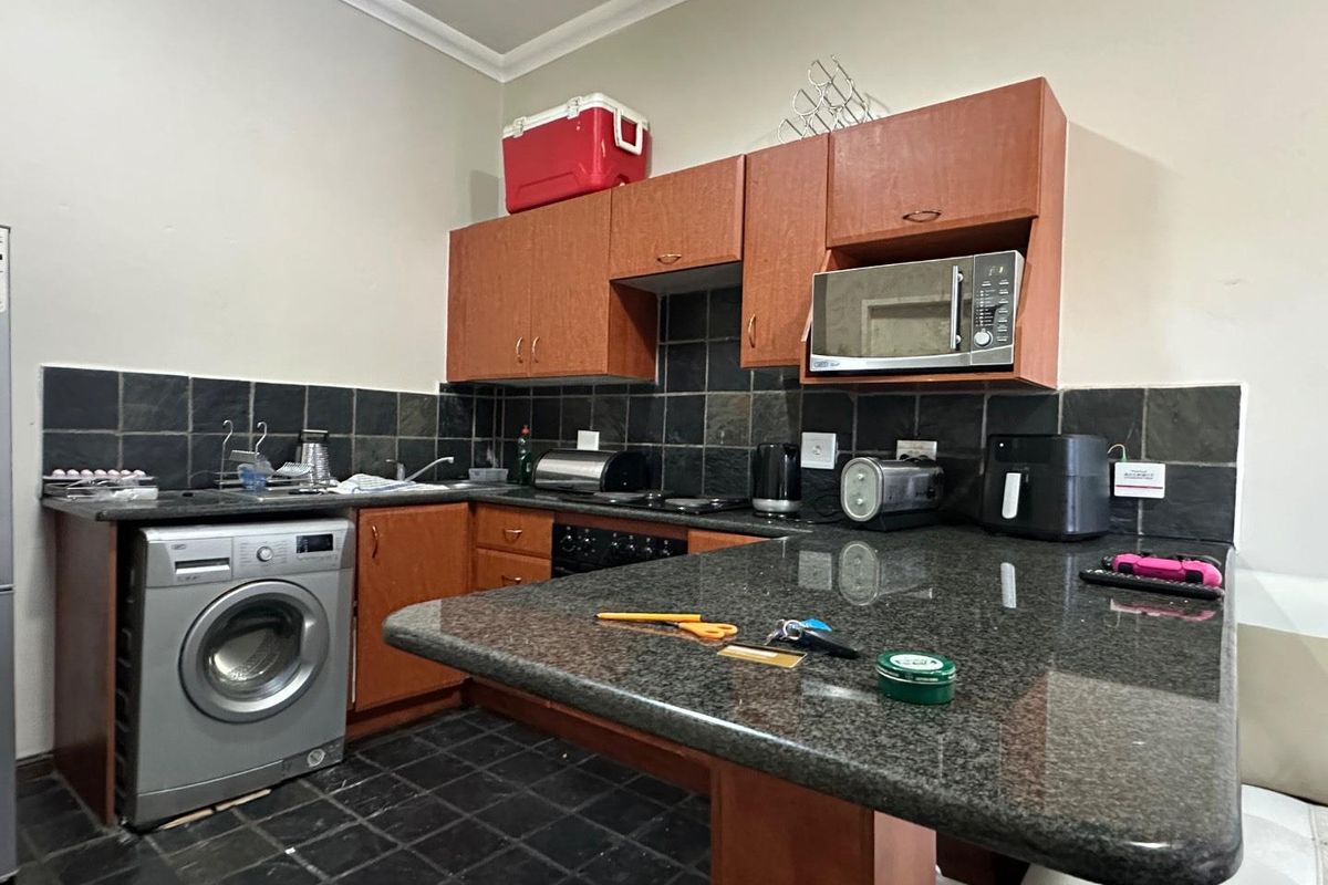 Location is everything! - Photo 4