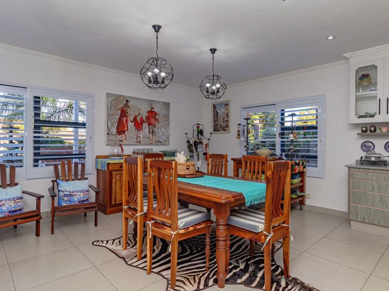 Entertainer’s paradise with heated pool & firepit - Photo 10