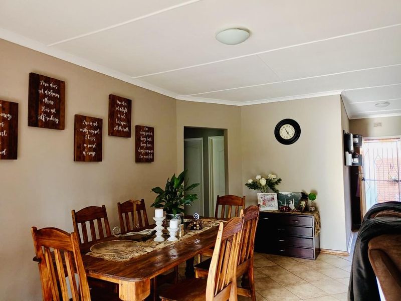 3 bedroom Townhouse for sale - Photo 2