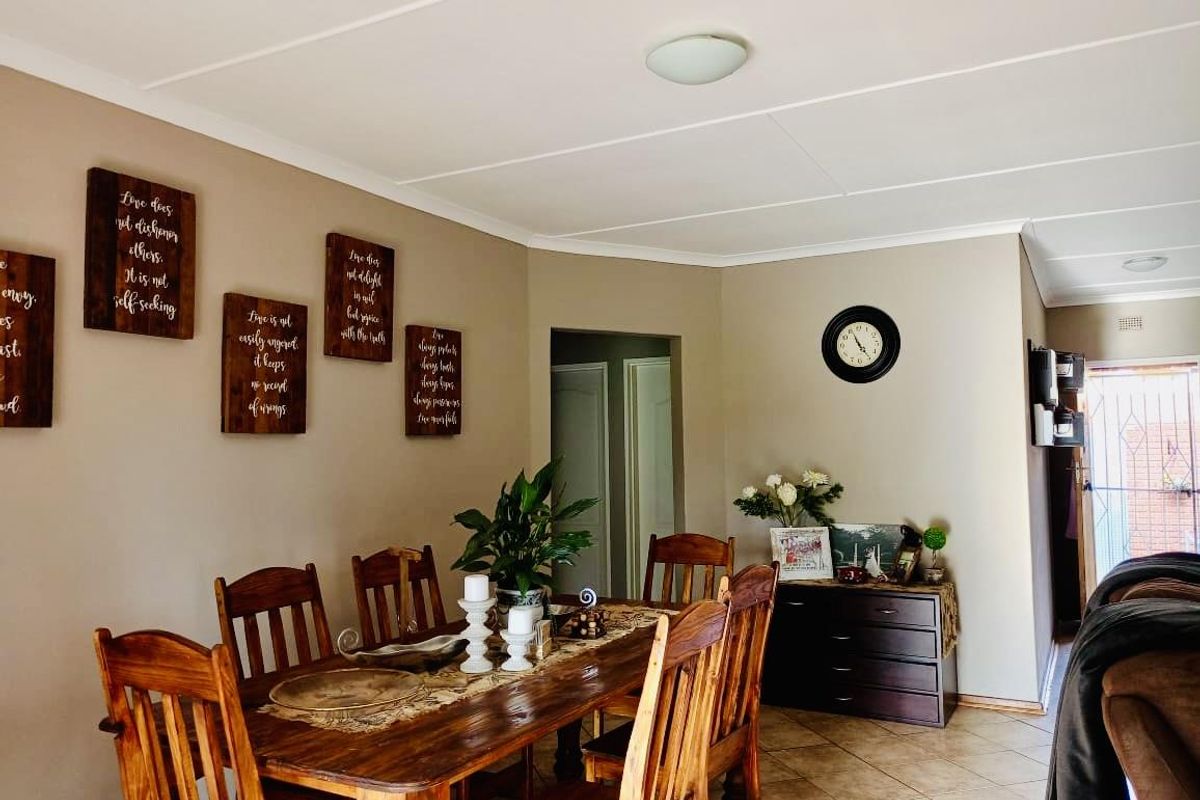 3 bedroom Townhouse for sale - Photo 2