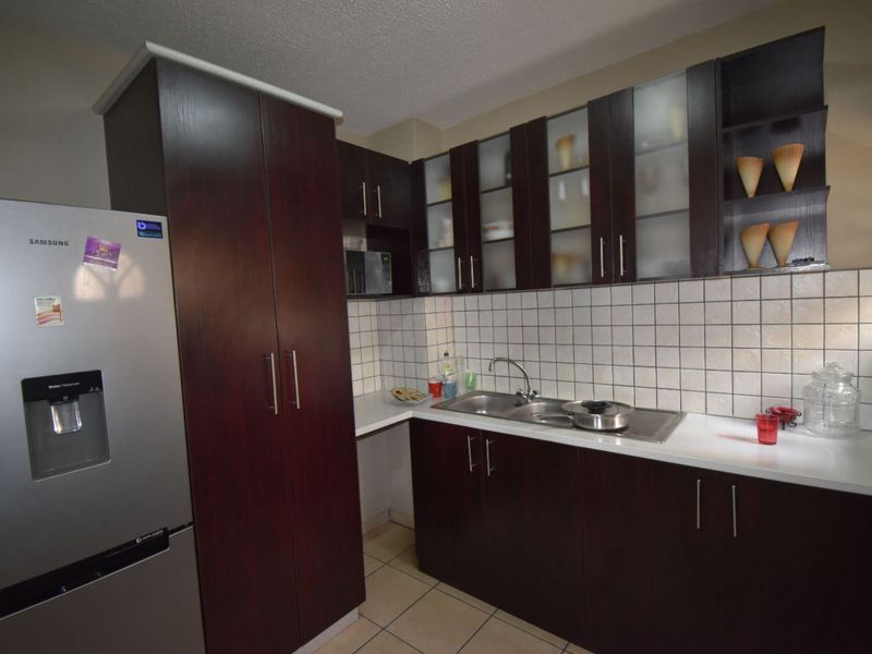 Townhouse in Lagoon - Photo 8