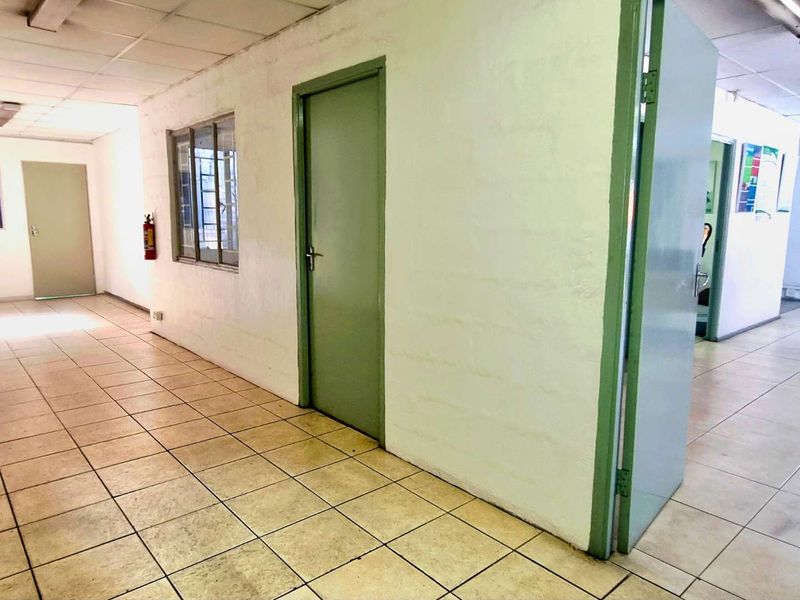 Warehouse to Let | New Germany | 1,639 m2 | Dock & Leveller - Photo 10