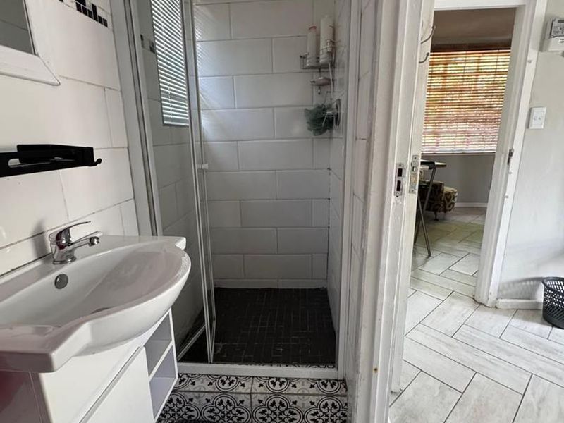 Furnished or Unfurnished 1-Bedroom Apartment – Available August! - Photo 7