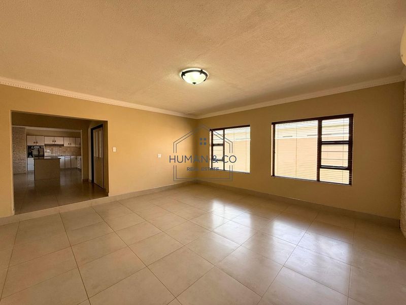 Spacious Family Home on a Large Erf in Meersig - Photo 6