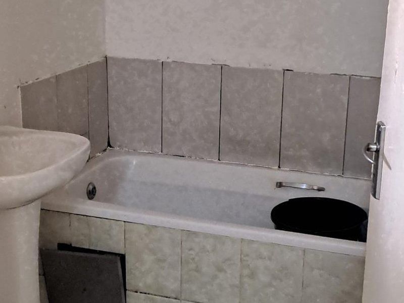 1 Bedroom apartment in well managed complex - Photo 9