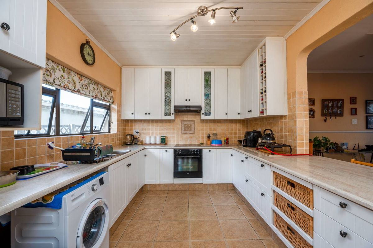 Your Dream Family Home Awaits - Photo 5