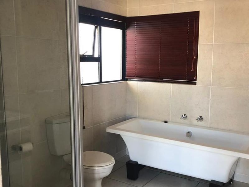 Stunning one bedroom penthouse unit in Strelitzia - Photo 6