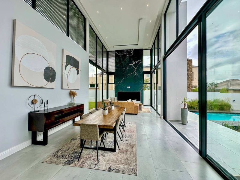 Luxurious Family Residence in Steyn City - Photo 9