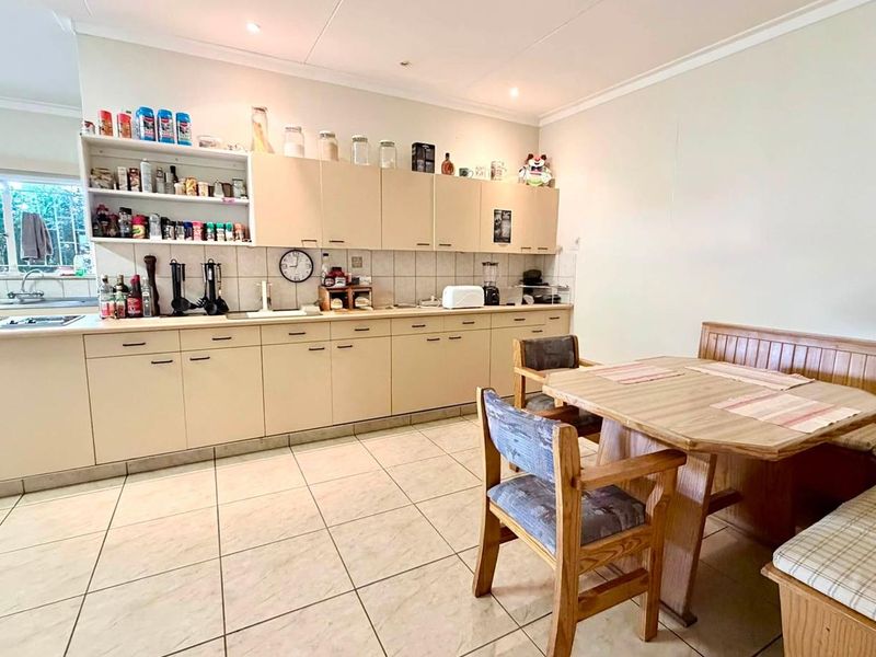 3 Bedroom House For Sale in Olympia - Photo 6