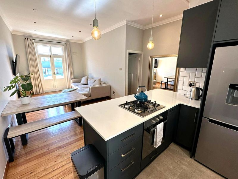 Top Floor Corner Apartment in Sea Point - Photo 3