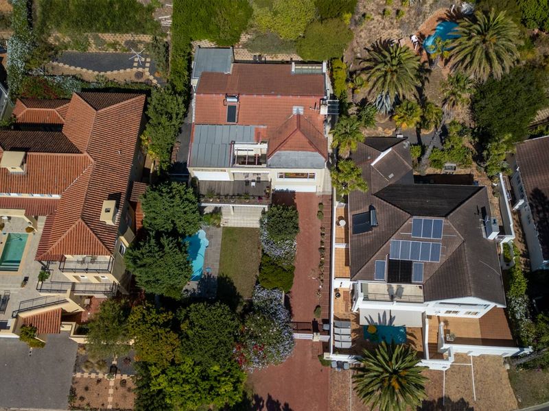 A Camps Bay home with seamless views to add your own touch to - Photo 6
