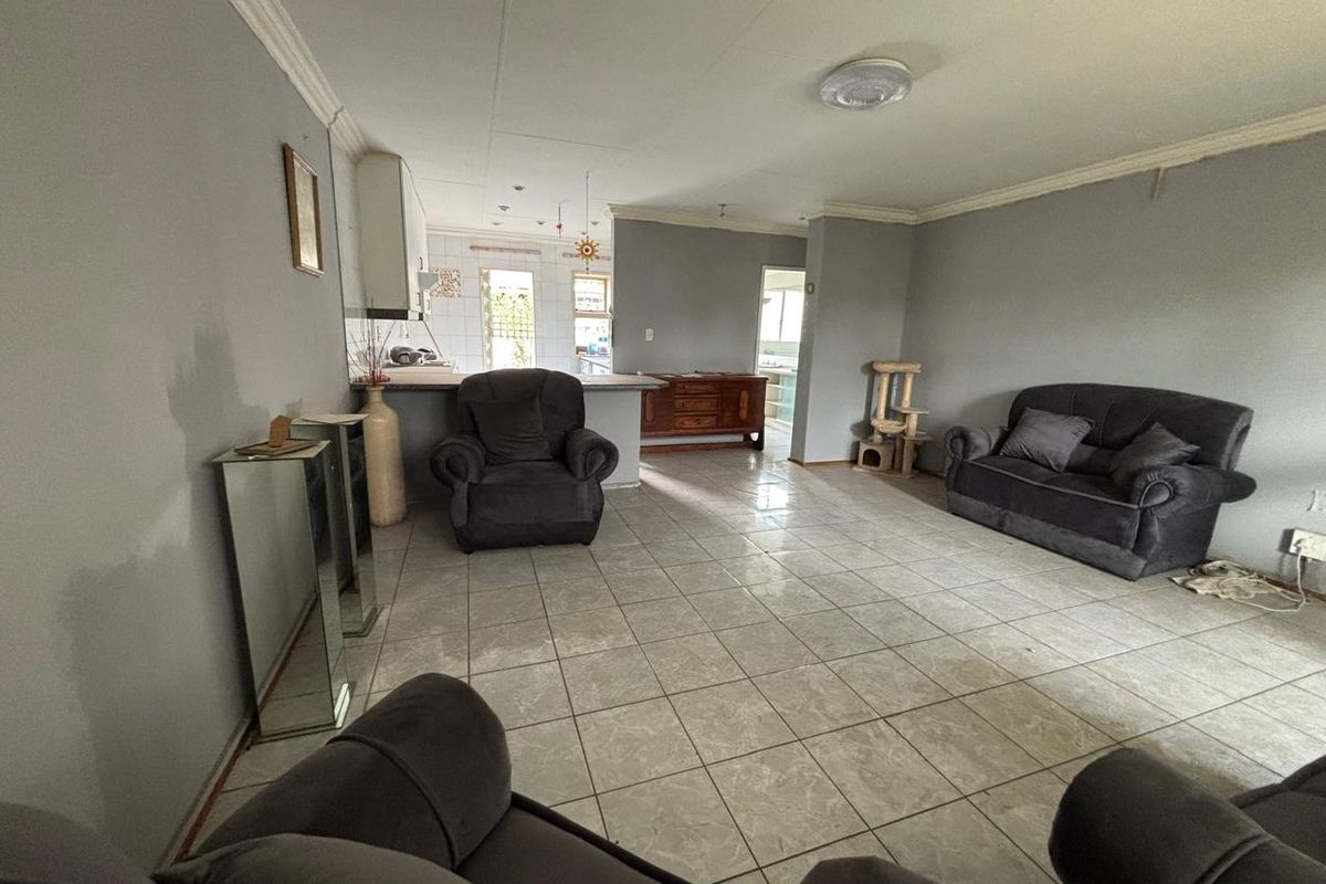 2 Bedroom 1 Bathroom Townhouse For sale in Mayfield Park - Photo 5