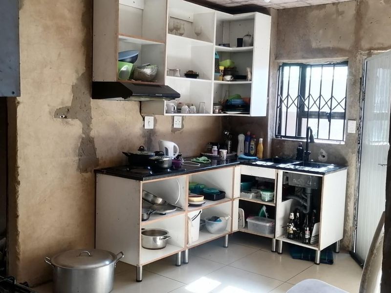 House For Sale in Orlando West, Soweto - Photo 2