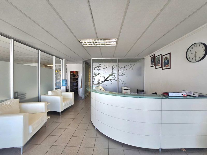 Modern 100m2 Office Unit in High-Demand Location - Photo 3