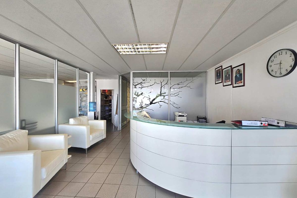 Modern 100m2 Office Unit in High-Demand Location - Photo 3
