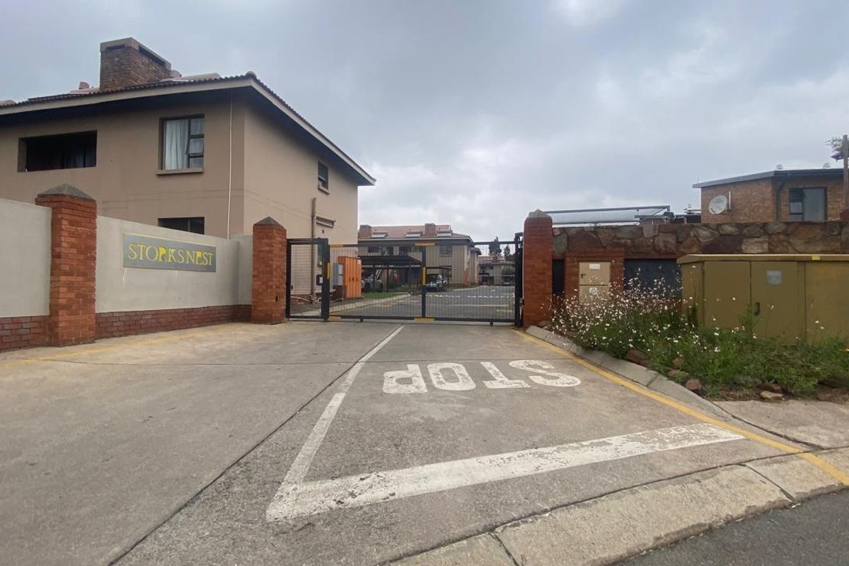 Alberton 3 Bedroom Apartment For Sale in Alberstdal - Photo 2