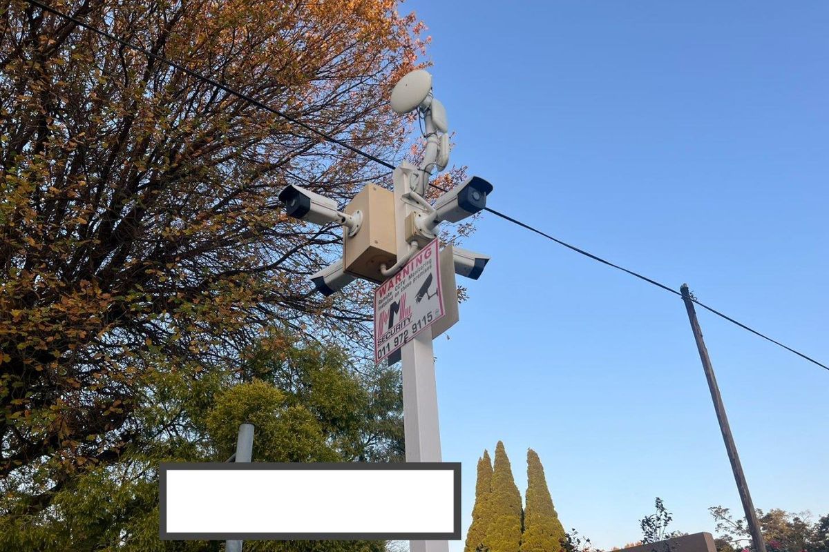 Secure Family Home For Sale in Terenure Kempton Park: Spacious Townhouse with Pool & Prime Security - Photo 5