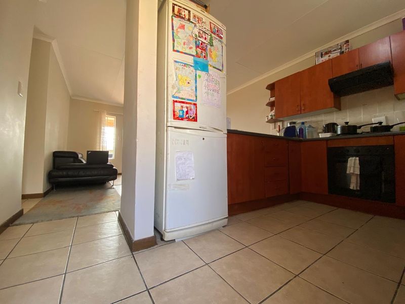 Spacious 3-bedroom apartment situated in Carlswald Manor the heart of Midrand. - Photo 6